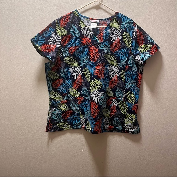 Scrubstar Tops - Scrubstar Comfy Chic Multicolor Leaf Print Women's 2 Pocket Scrub Top, Sz XL/XG